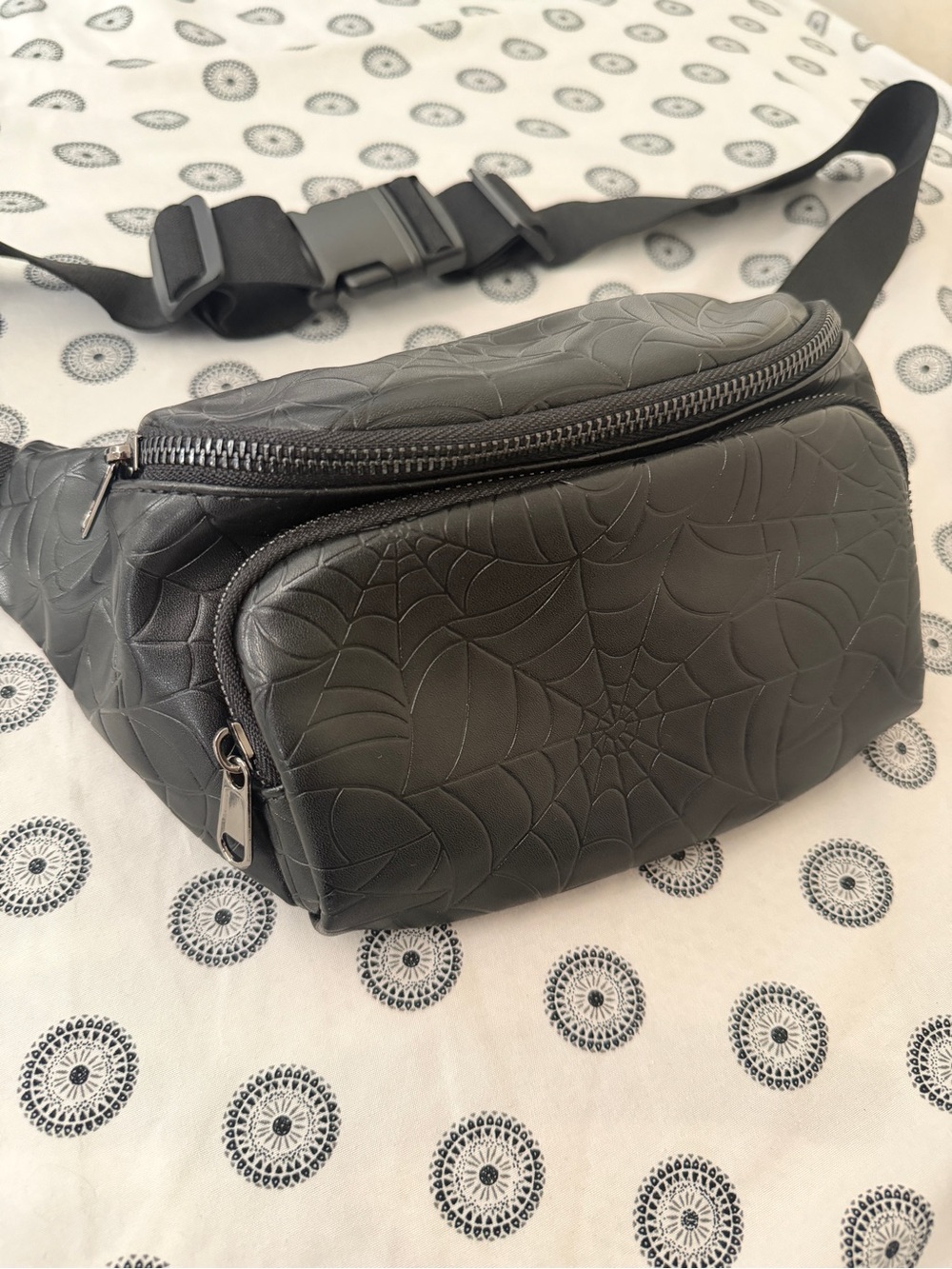 Backstitch Bruja Fanny Pack
